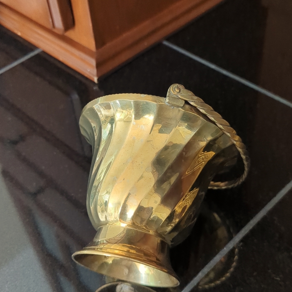 Gold bucket vase